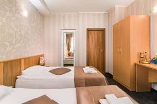 Отель Hotel Central Point София Двухместный номер с 2 отдельными кроватями-3