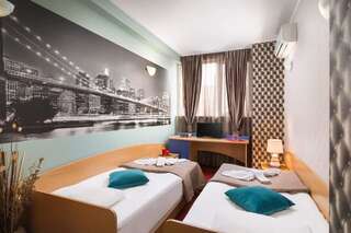 Отель Hotel Central Point София Двухместный номер с 2 отдельными кроватями-4