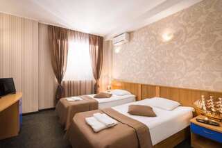 Отель Hotel Central Point София Двухместный номер с 2 отдельными кроватями-1